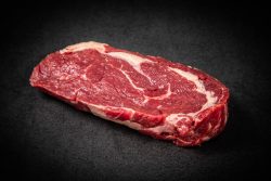Argentinien Black Angus Rindsribeye portioniert