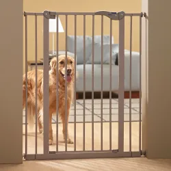 Savic Dog Barrier Treppenschutz mit Katzenklappe - Höhe 107 cm, 7 cm Verlängerung