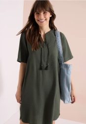 Knielanges Kleid in Seersuckerqualität