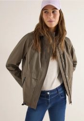 Windbreaker mit Hoodie