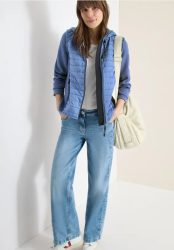 Jacke mit Strukturmix und Kapuze