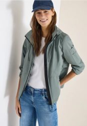 Jacke mit verstaubarer Kapuze