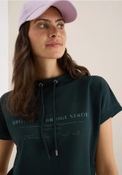 Funnel Neck T
