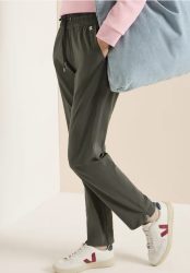 Leichte Hose im Casual Fit mit Stretch