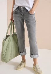 Straight Leg Jeans mit Saumdetail