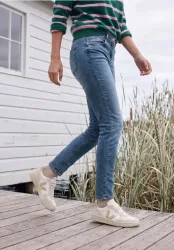 Mid Waist Slim Leg Jeans im Casual Fit
