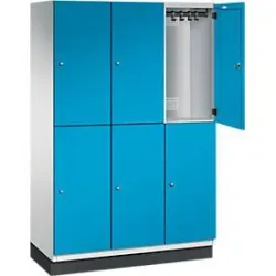 C+P Doppelstöckiger Spind Cambio, 3 Abteile, 6 Fächer, mit Sockel, B 1200 x T 525 x H 1980 mm, lichtgrau/lichtblau