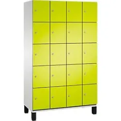 C+P Schliessfachschrank Cambio, 4 Abteile, 20 Fächer, auf Füssen, B 1200 x T 525 x H 1980 mm, lichtgrau/clowngrün