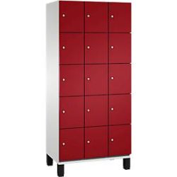 C+P Schliessfachschrank Cambio, 3 Abteile, 15 Fächer, auf Füssen, B 900 x T 525 x H 1980 mm, lichtgrau/rubinrot