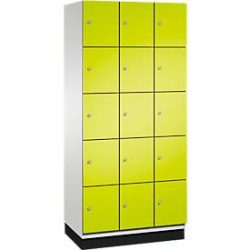 C+P Schliessfachschrank Cambio, 3 Abteile, 15 Fächer, mit Sockel, B 900 x T 525 x H 1980 mm, lichtgrau/clowngrün
