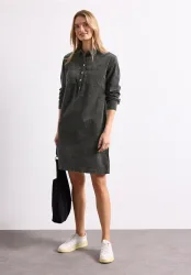 Knielanges Kleid aus softem Cord