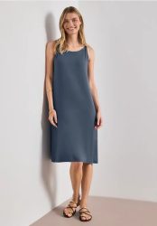 Knielanges Kleid mit Schnallendetail