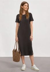 Midikleid in Rippstruktur mit Rundhals