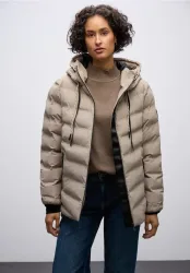 Jacke mit geklebten Nähten