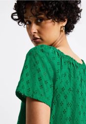 Bluse mit Lochstickerei