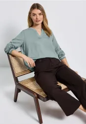 Split Neck Bluse mit Tape