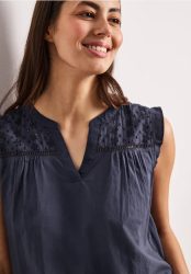 Blusentop mit Split Neck und Shiffleydetails