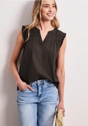 Blusentop mit Split Neck und Shiffleydetails