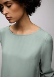 Bluse mit Elastiksaum