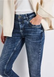 Casual Fit Jeans