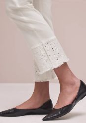 Flared Leg Jeans mit Ziersaum
