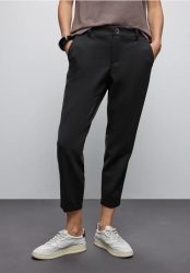 Chino mit Tapedetails
