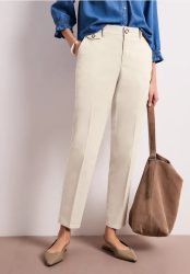 Chino im Casual Fit in softer Qualität