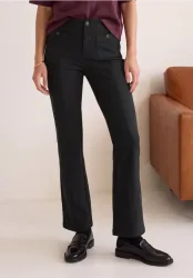 Bootcut Hose mit aufgesetzten Taschen