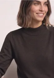 Pullover mit Turtle Neck und Knopfdetail