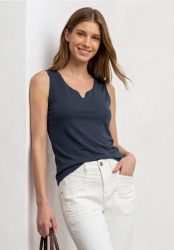Basic Top mit Herzausschnitt