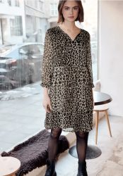 Knielanges Kleid