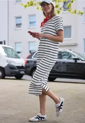 Midi-Kleid mit Raffung am Ärmel