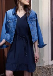 Knielanges Kleid mit Volant