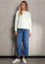 Bluse mit bestickten Ärmeln