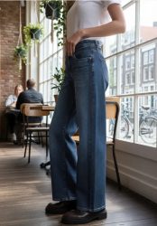 Wide Leg Jeans mit Detail