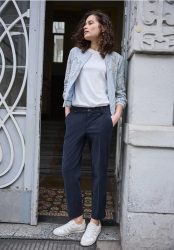 Mid Waist Slim Leg Chino im Casual Fit
