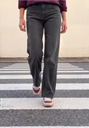 Mid Waist Wide Leg Jeans im Casual Fit