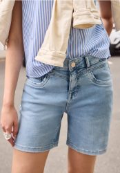 Straight Leg Jeansshorts im Casual Fit
