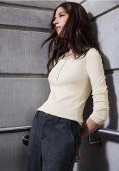 Rippshirt mit Knopfdetail
