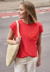 Shirt mit Rundhals und Spitzentasche