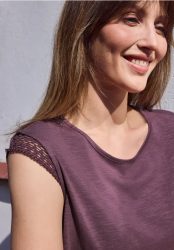 Shirt mit Rundhals und Crochet Ärmeln