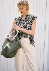 Top mit Kragen und floralem Muster