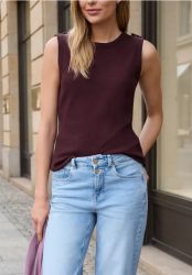 Top mit Rundhals und Knopfdetail