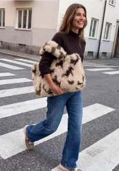 Fake Fur Shopper mit Kuh-Muster