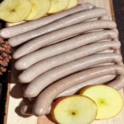 Schinkenbratwurst mit Apfel