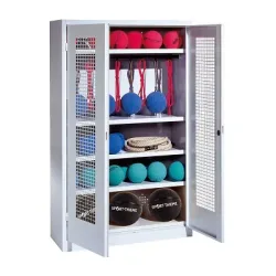 C+P Sportgeräteschrank mit Lochblech-Flügeltüren (Typ 2), HxBxT 195x120x50 cm, Lichtgrau (RAL 7035), Ergo-Lock Muldengriff, Lichtgrau (RAL 7035), Einzelschliessung