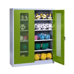 C+P Ballschrank mit Lochblech-Flügeltüren (Typ 3), HxBxT 195x150x50 cm, Ergo-Lock Muldengriff, Clowngrün (RAL 110 80 60), Lichtgrau (RAL 7035), Einzelschliessung