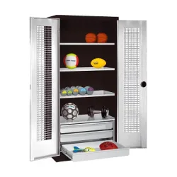 C+P Sportgeräteschrank mit Schubladen und Lochblech-Flügeltüren (Typ 4),  HxBxT 195x120x50 cm, Lichtgrau (RAL 7035), Ergo-Lock Muldengriff, Anthrazit (RAL 7021), Gleichschliessung