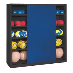 C+P Ballschrank mit Vollblech-Schiebetüren (Typ 4), HxBxT: 195x120x60 cm, Enzianblau (RAL 5010), Anthrazit (RAL 7021), Gleichschliessung