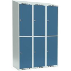 kaiserkraft Doppelstock-Spind Fydor, 3 Abteile, lichtgrau / brillantblau, B 1200 mm, 3 Abteile, schräge Dachform, Vorhängeschloss